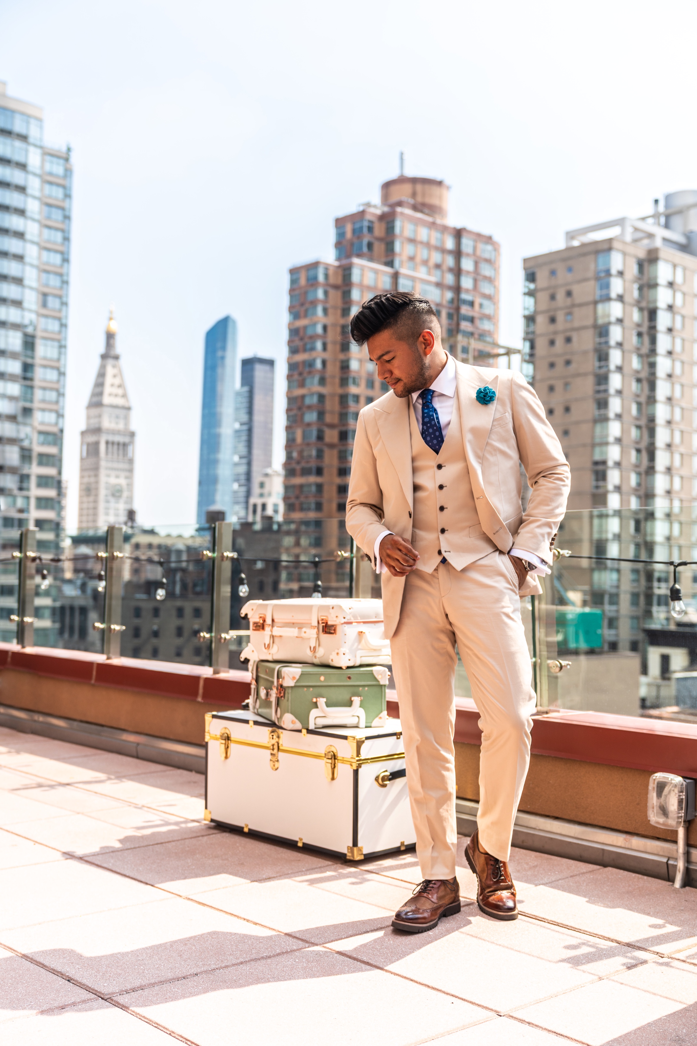 dandy in the bronx - khaki three piece suit - at cambria hotel 001