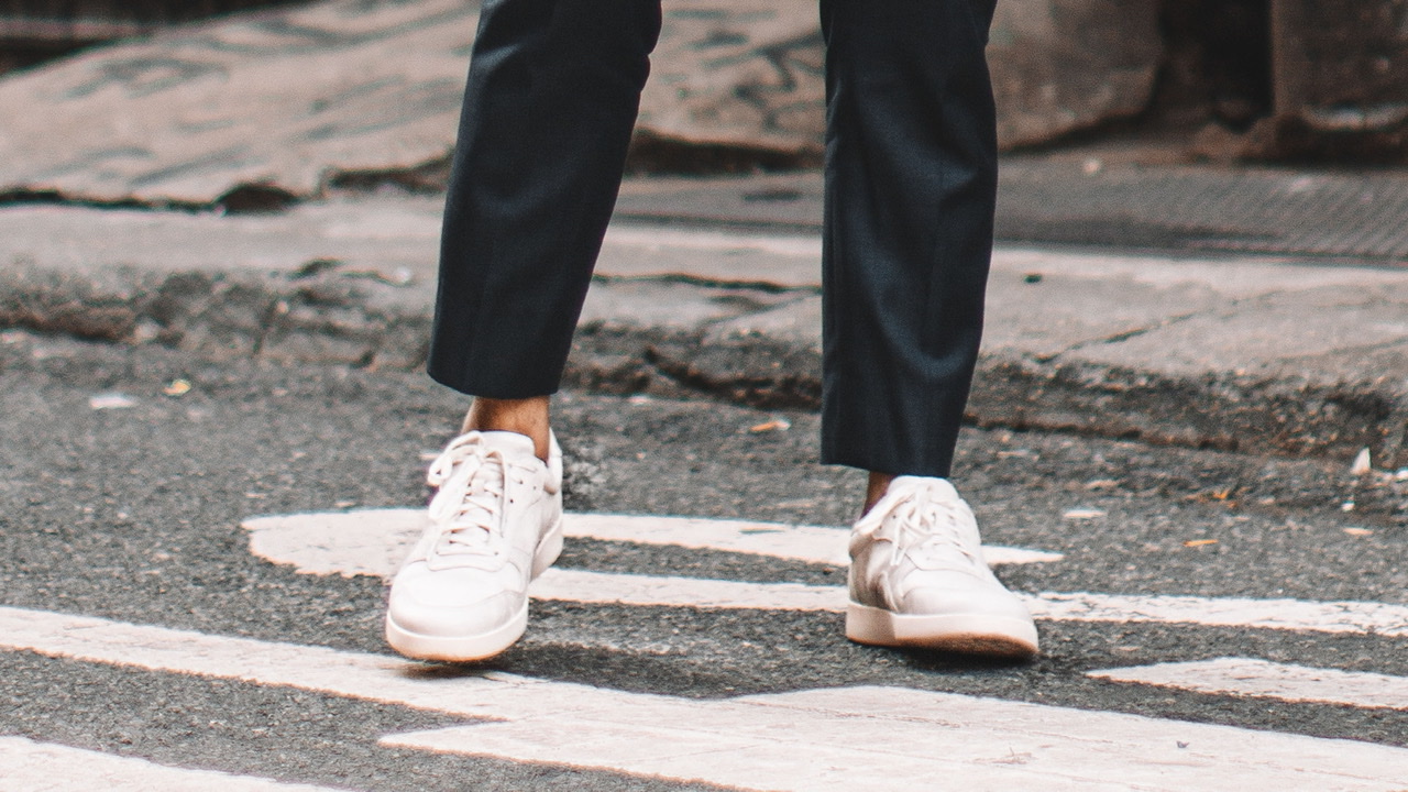 Korn helvede Pearly SNEAKERS TO WEAR WITH A SUIT -