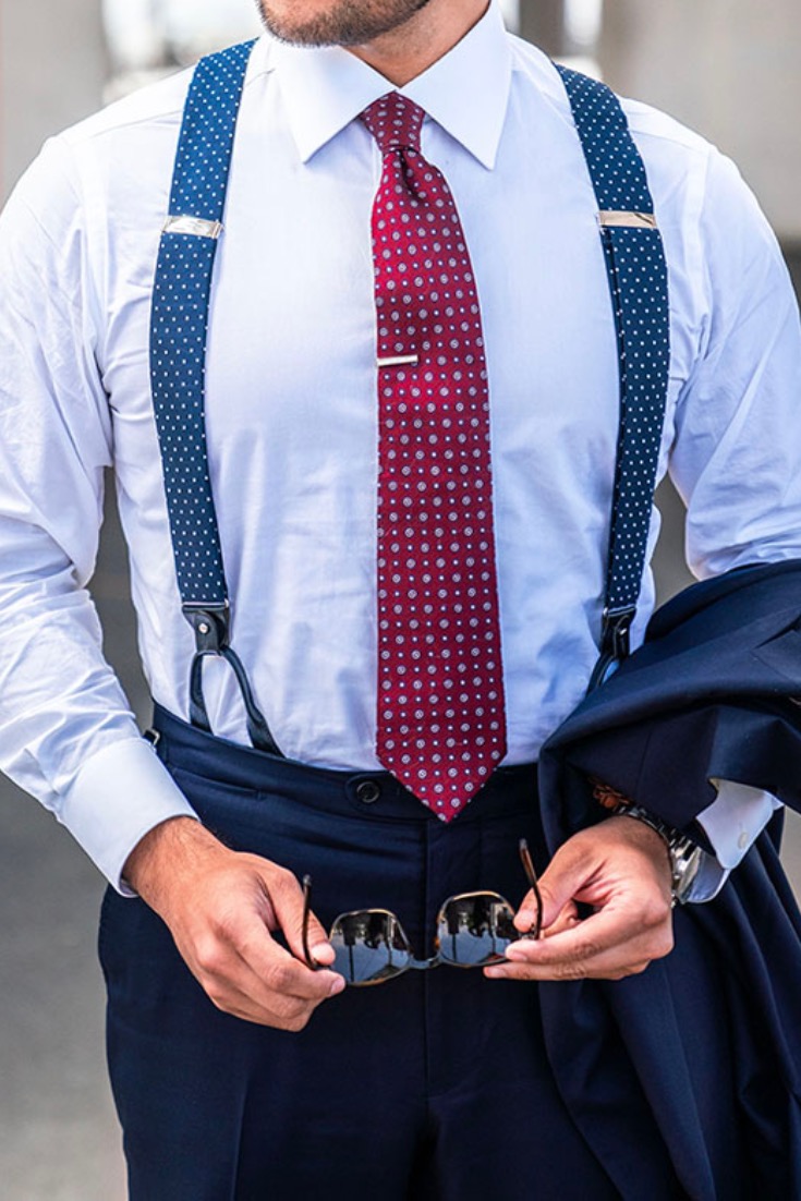 Should you wear a belt with suspenders ?