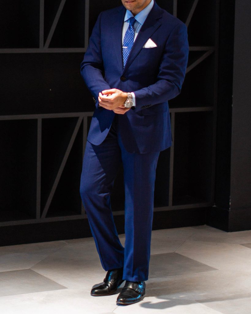Properly fitting suit - suit after alterations - suit after being tailored - combatant gentleman suit - dark blue suit 