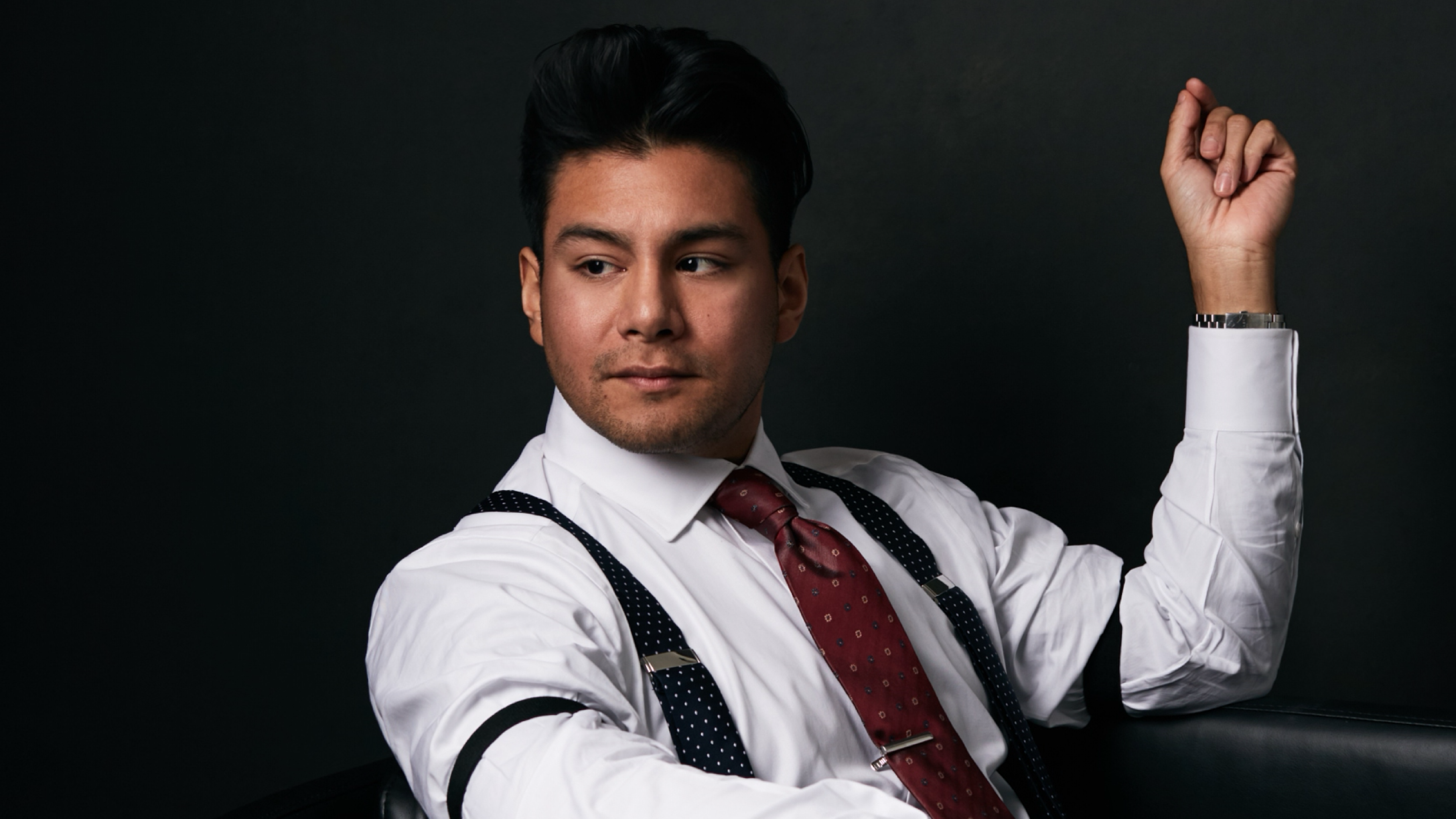 Wall Street style look men - suspenders and white shirt with tie - dandy in the bronx