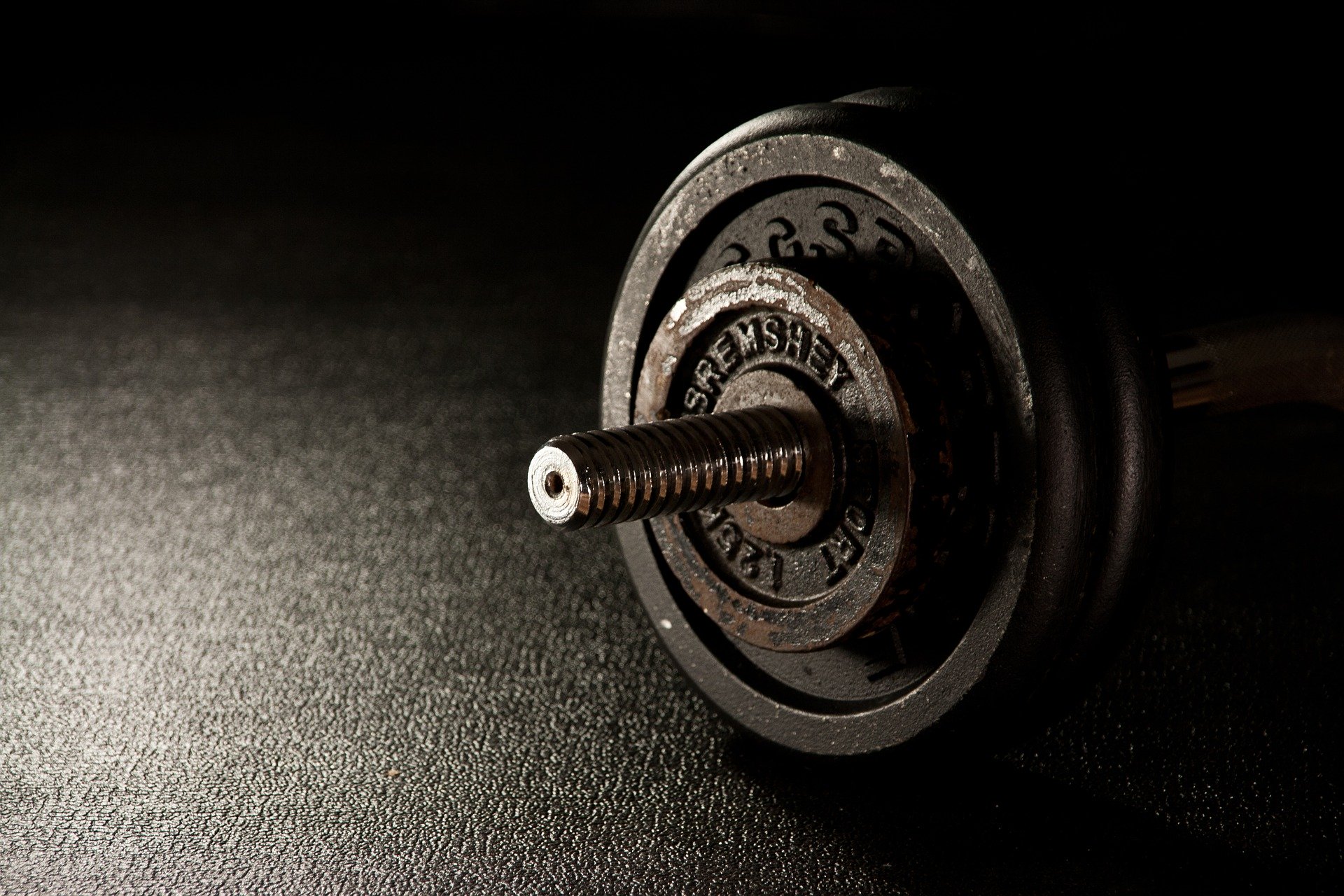 YOU HIT THE GYM HARD, BUT YOUR MUSCLES WON'T GROW. WHY?