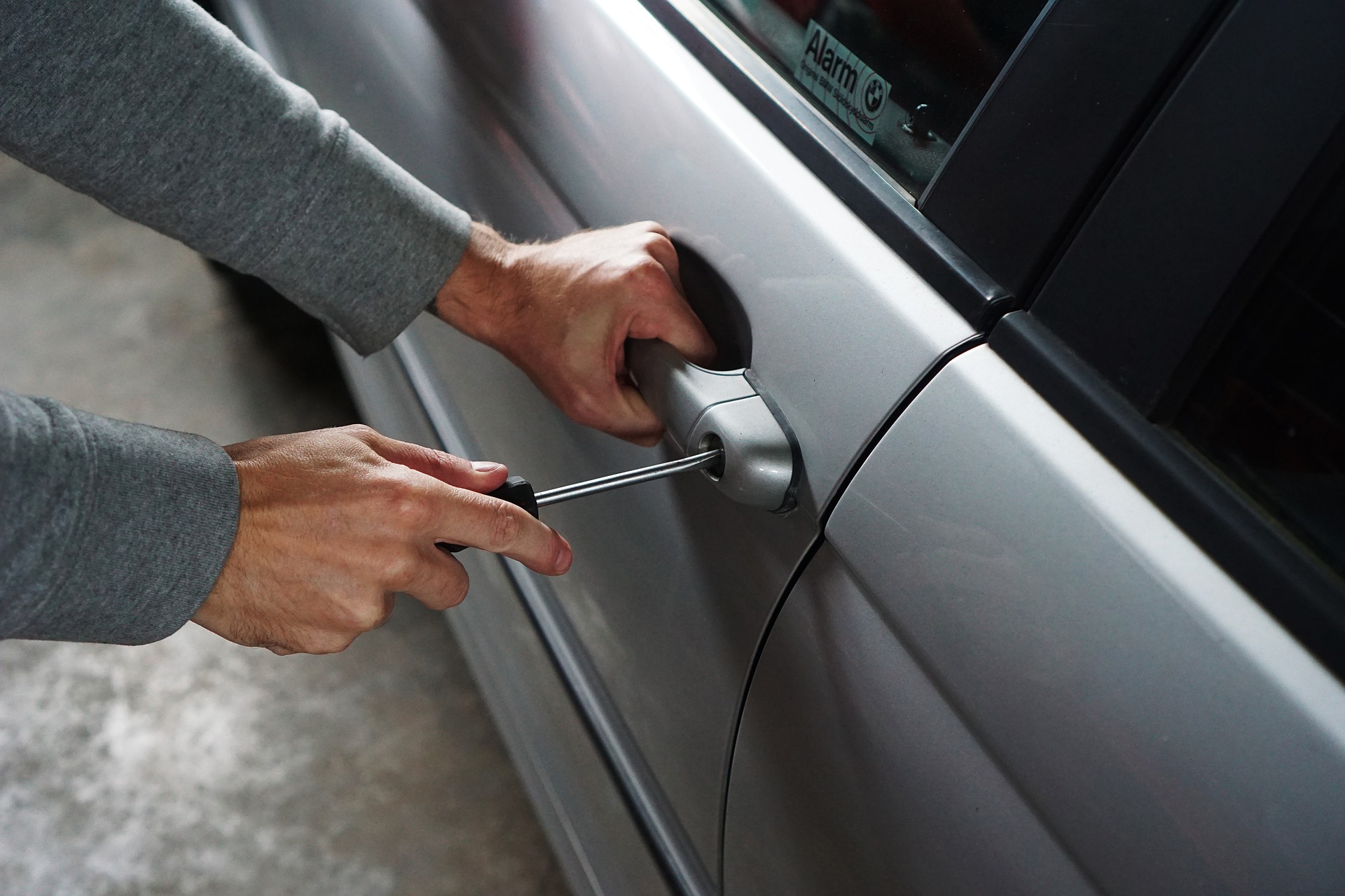 WHAT SHOULD YOU DO IF YOUR CAR IS BROKEN INTO?