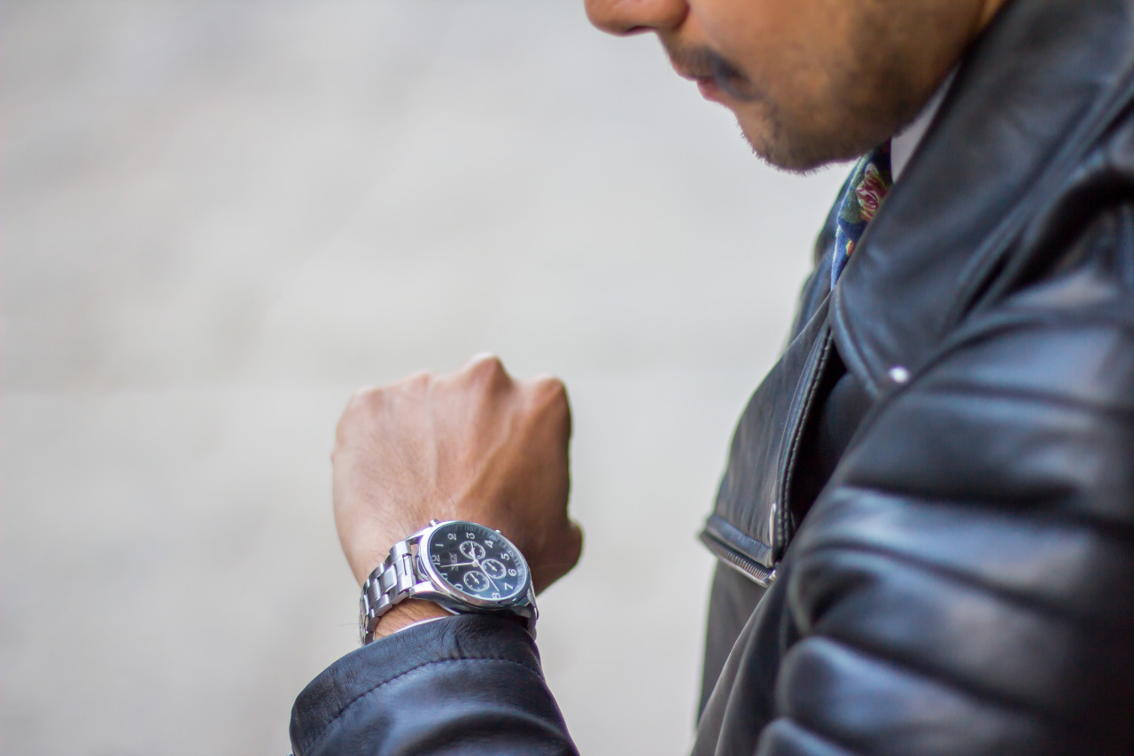 Man with leather jacket looking at the time - dandy in the bronx